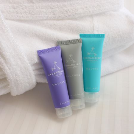 Rihga Royal Hotel Osaka, Vignette Collection By Ihg Exterior foto Aromatherapy Associates products
