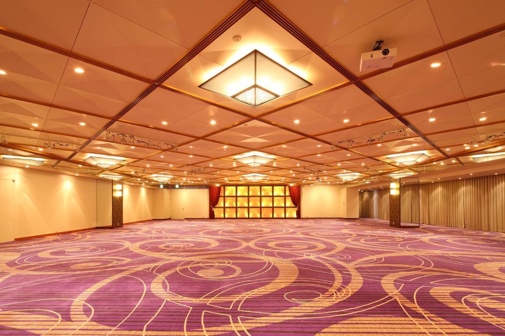 Rihga Royal Hotel Osaka, Vignette Collection By Ihg Exterior foto The ballroom
