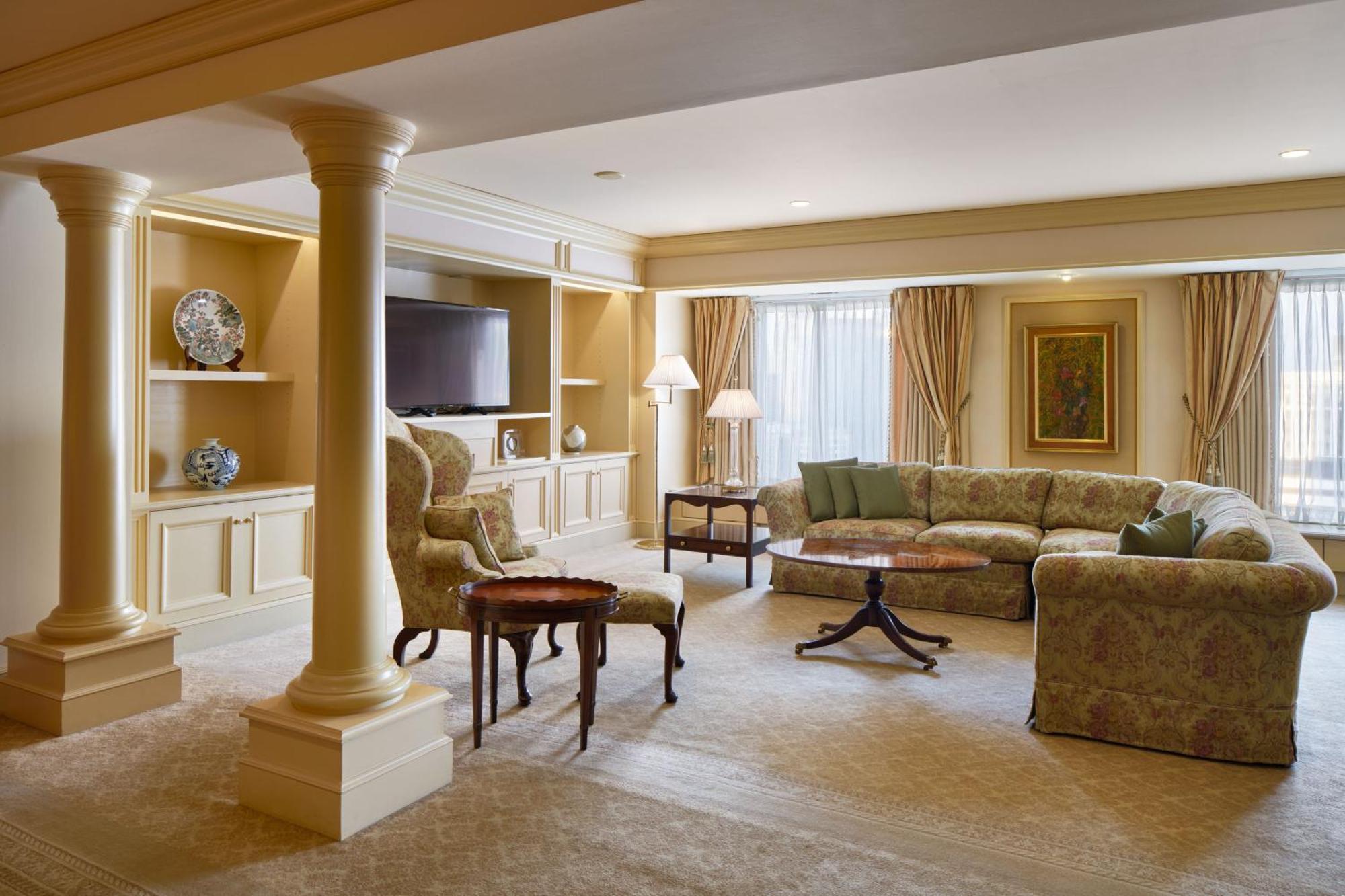 Rihga Royal Hotel Osaka, Vignette Collection By Ihg Exterior foto A suite at the Four Seasons Hotel